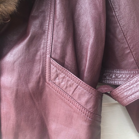 Winter sale ❣️❣️❣️Vintage leather jacket w authentic fur - Picture 2 of 8